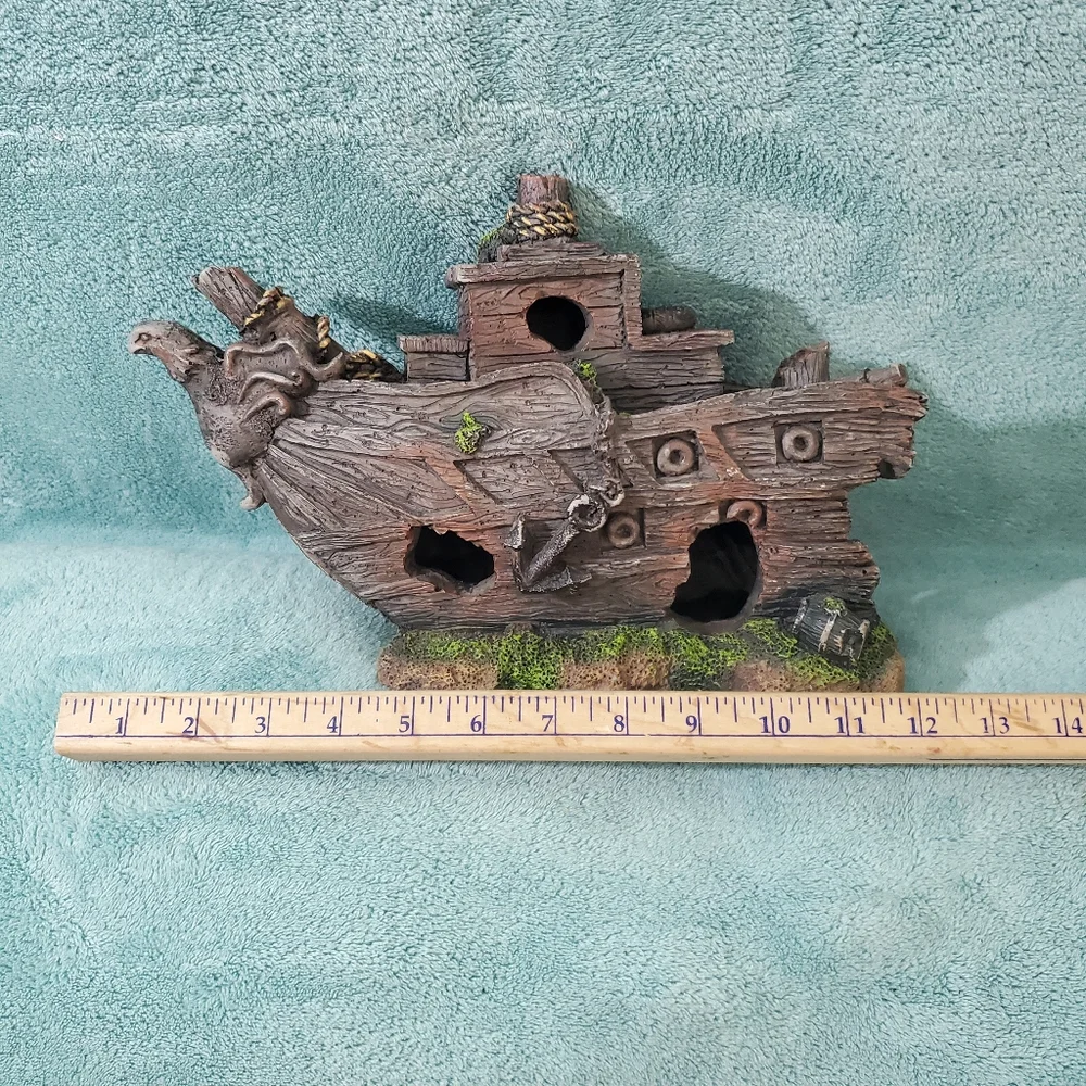 12in x 8in Half Ship Aquarium Decoration in Good Condition